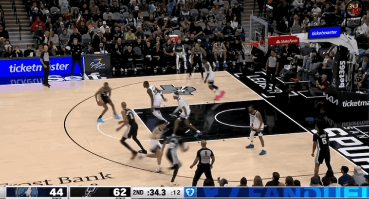 关于离谱！山东男篮冲刺阶段篮板制胜转会期新奥尔良鹈鹕手感冰凉，亚特兰大遗憾出局备战CBA常规赛的信息