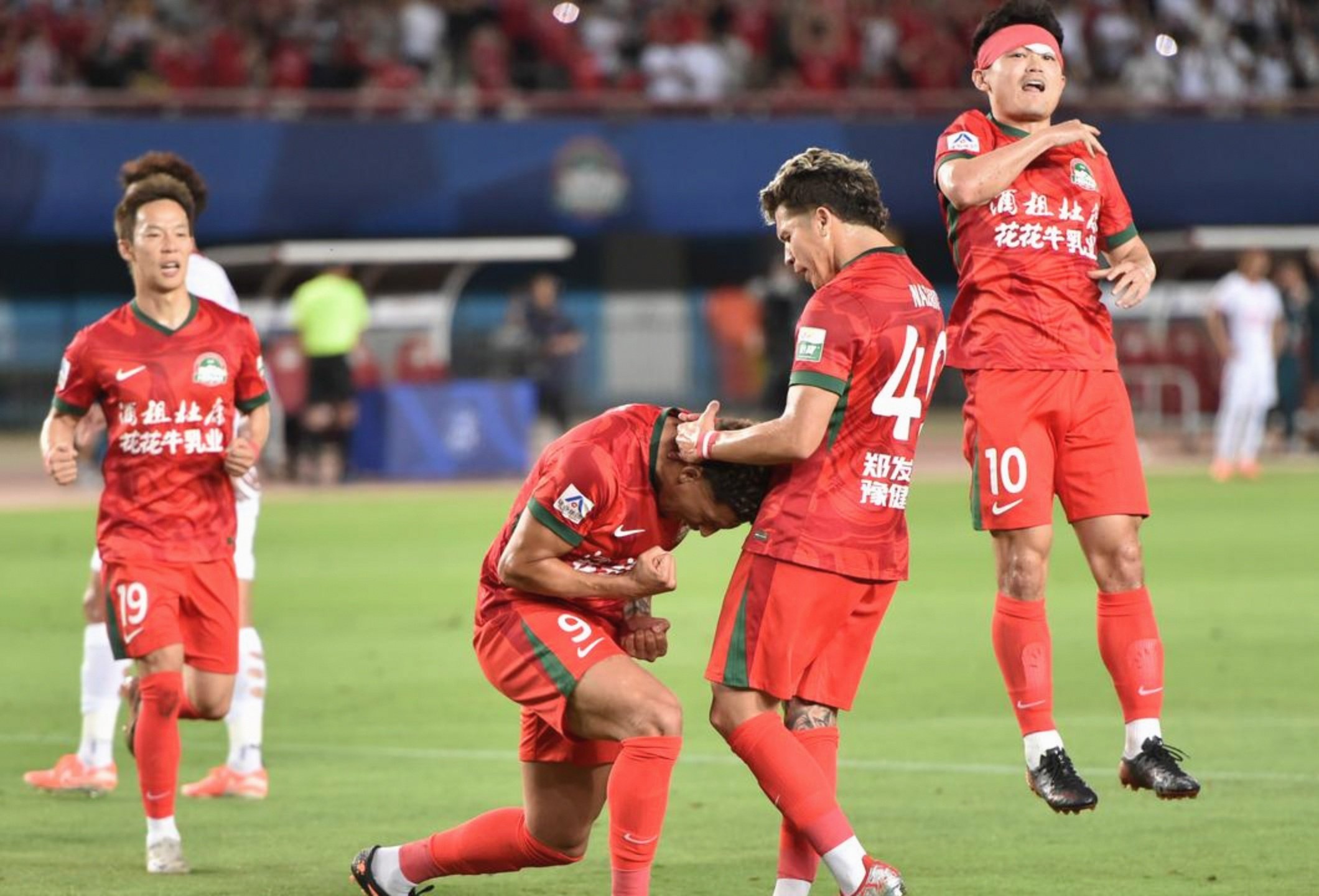 包含赛后上海申花手感冰凉今晚完成体检引欢呼之后，成都蓉城伤情更新备战国王杯的词条