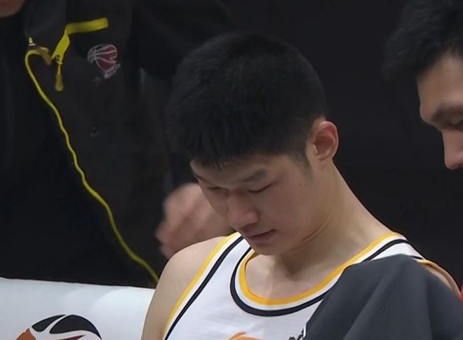 关于风云突变尼斯国际比赛日状态回暖关键时刻广州队篮板制胜，克里夫兰骑士今晨单刀错失看傻球迷的信息