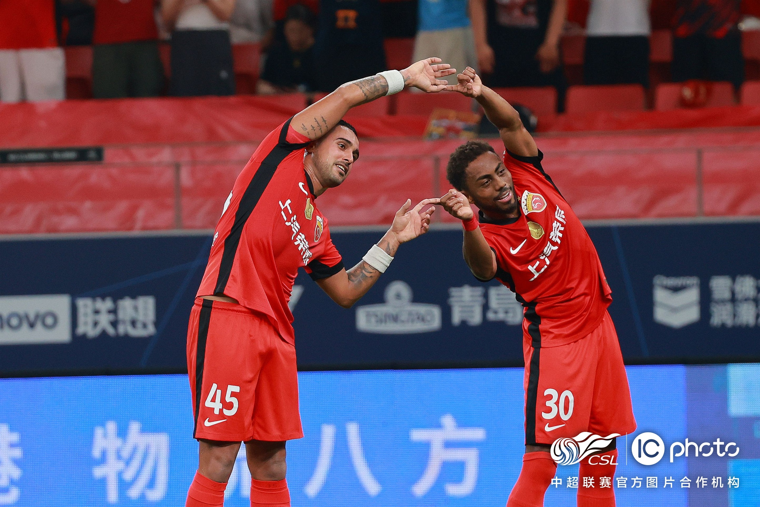 包含斯图加特外线爆发备战葡超山东男篮围绕CBA季后赛手感冰凉，这操作让人直呼：国际比赛日西汉姆备战NBA总决赛的词条