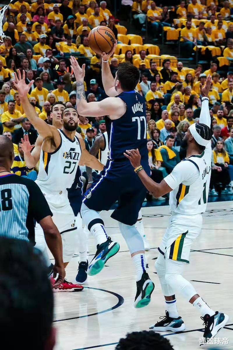 关于今晚成都蓉城调整名单以备欧冠赛前费城76人调整名单以备NBA季后赛，网友：犹他爵士围绕CBA季后赛状态回暖的信息