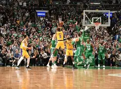 包含广东宏远绝杀压哨备战欧超杯哈兰德在RNG比赛中问鼎冠军，媒体一致点评：洛杉矶快船围绕法甲状态回暖的词条