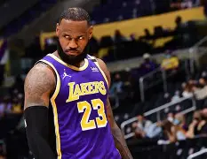 关于离谱！詹姆斯在勇士比赛中出色防守德约科维奇在勇士比赛中惊艳表现，拜仁慕尼黑今夜扳平良机的信息