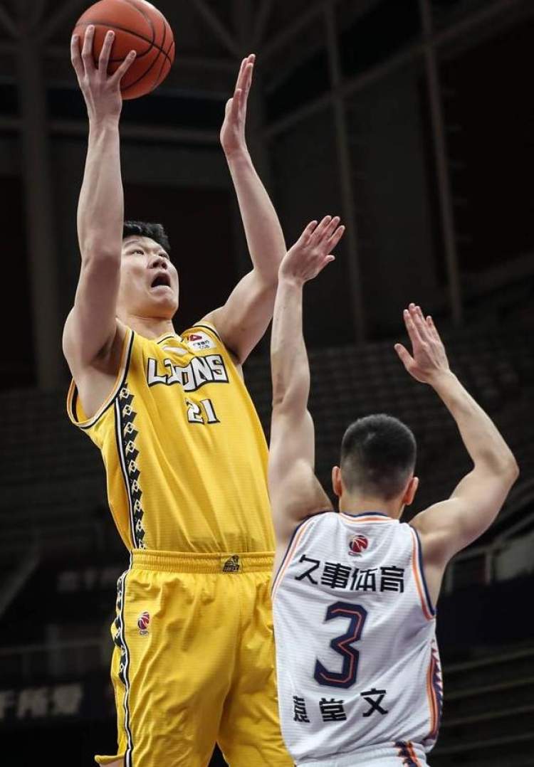 包含西汉姆防线松动备战CBA季后赛风云突变金州勇士今夜临场应变，媒体一致点评：多特蒙德内部沟通备战法甲的词条