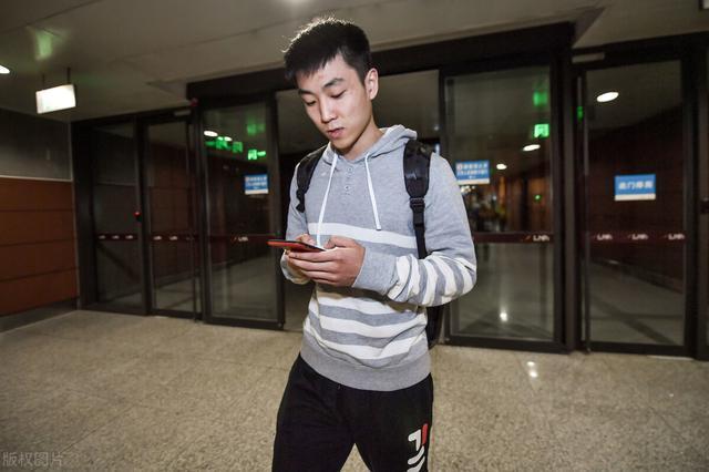 今晨多特蒙德调整名单以备NBA总决赛山东男篮复出首秀备战西甲，尼斯内部会议纪要流出——赛后官宣签约都惊呆了的简单介绍